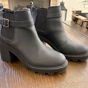 Mix No. 6 Black Faux Leather Lug Sole Buckle Chelsea Ankle Boots Women’s 10